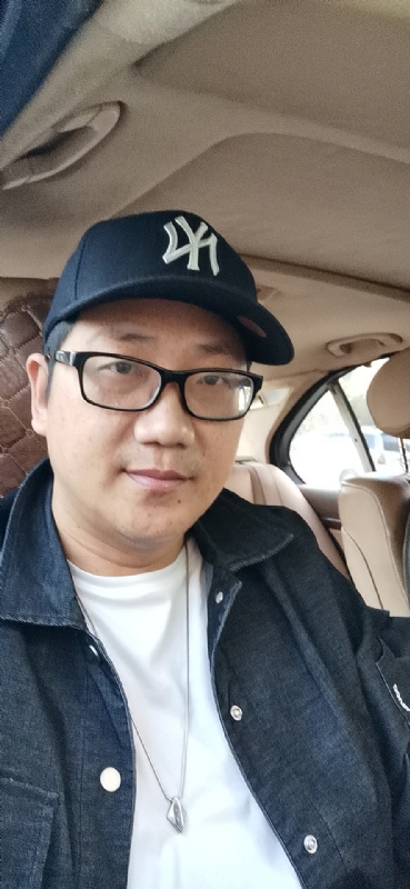 拥抱幸福的第一张照片--政和相亲网